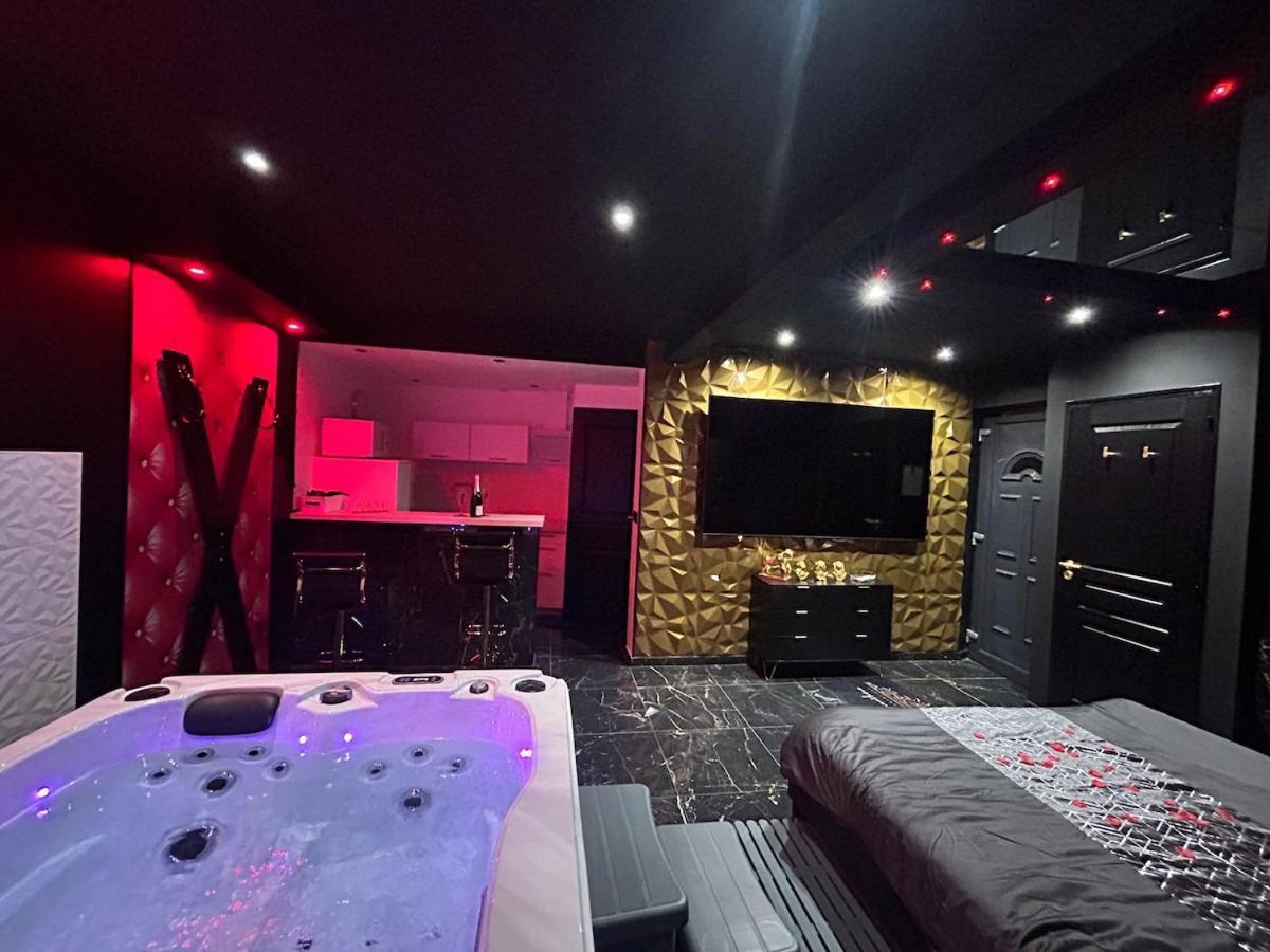 Room, La Parenthese *